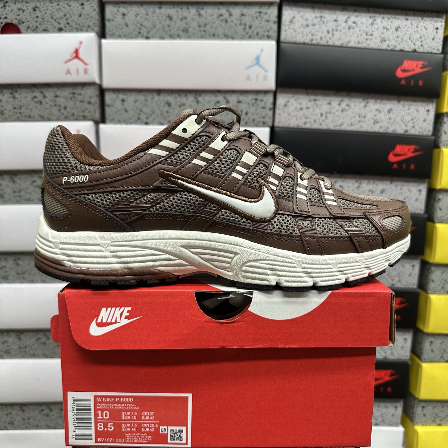 NIKE P6000