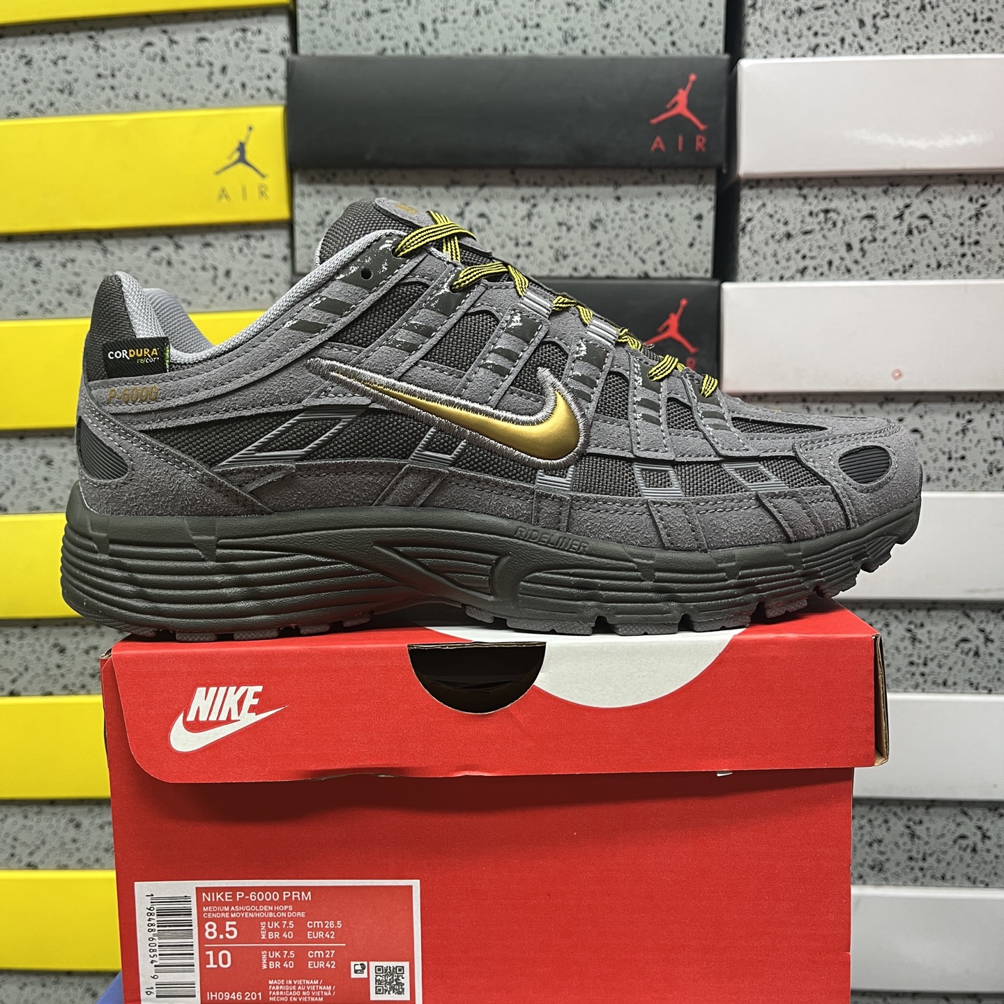 NIKE P6000