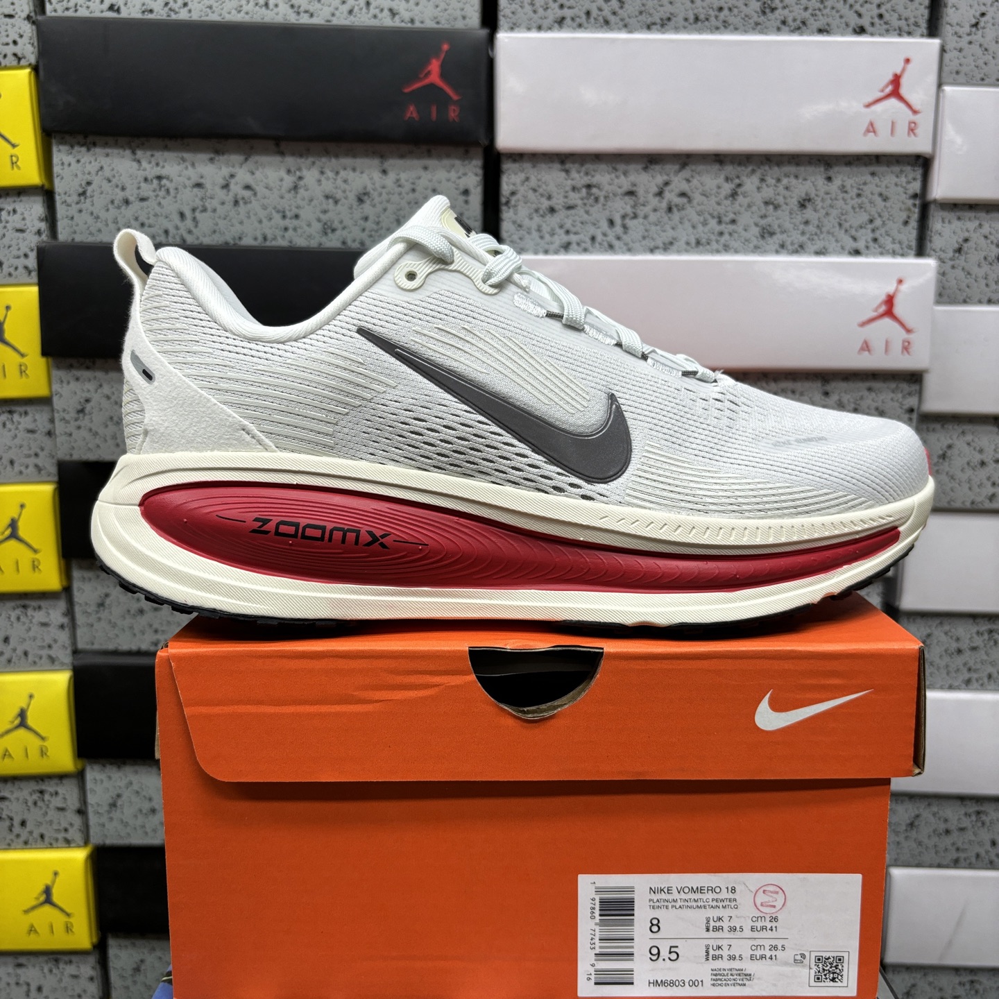NIKE VOMERO 18