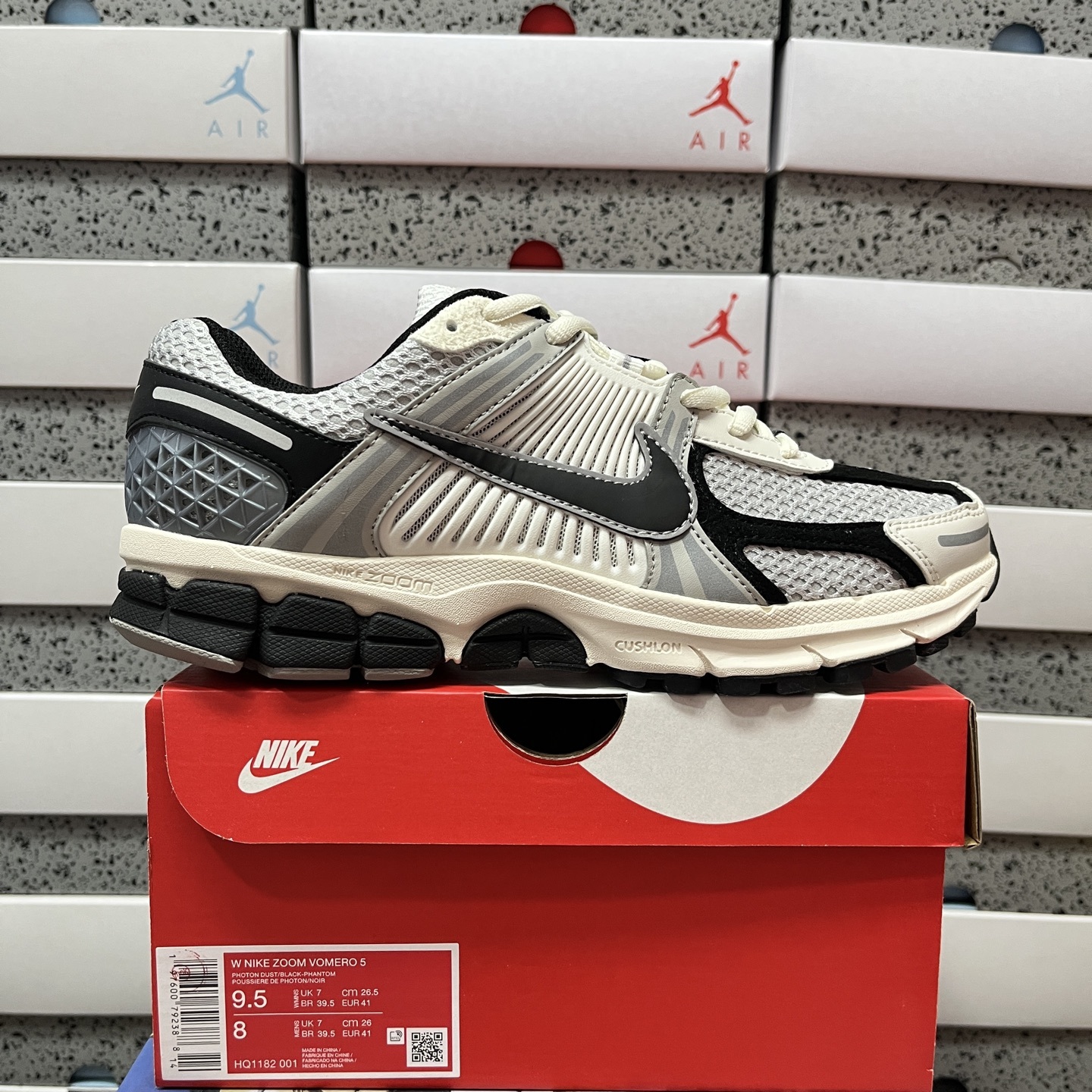 NIKE VOMERO 5