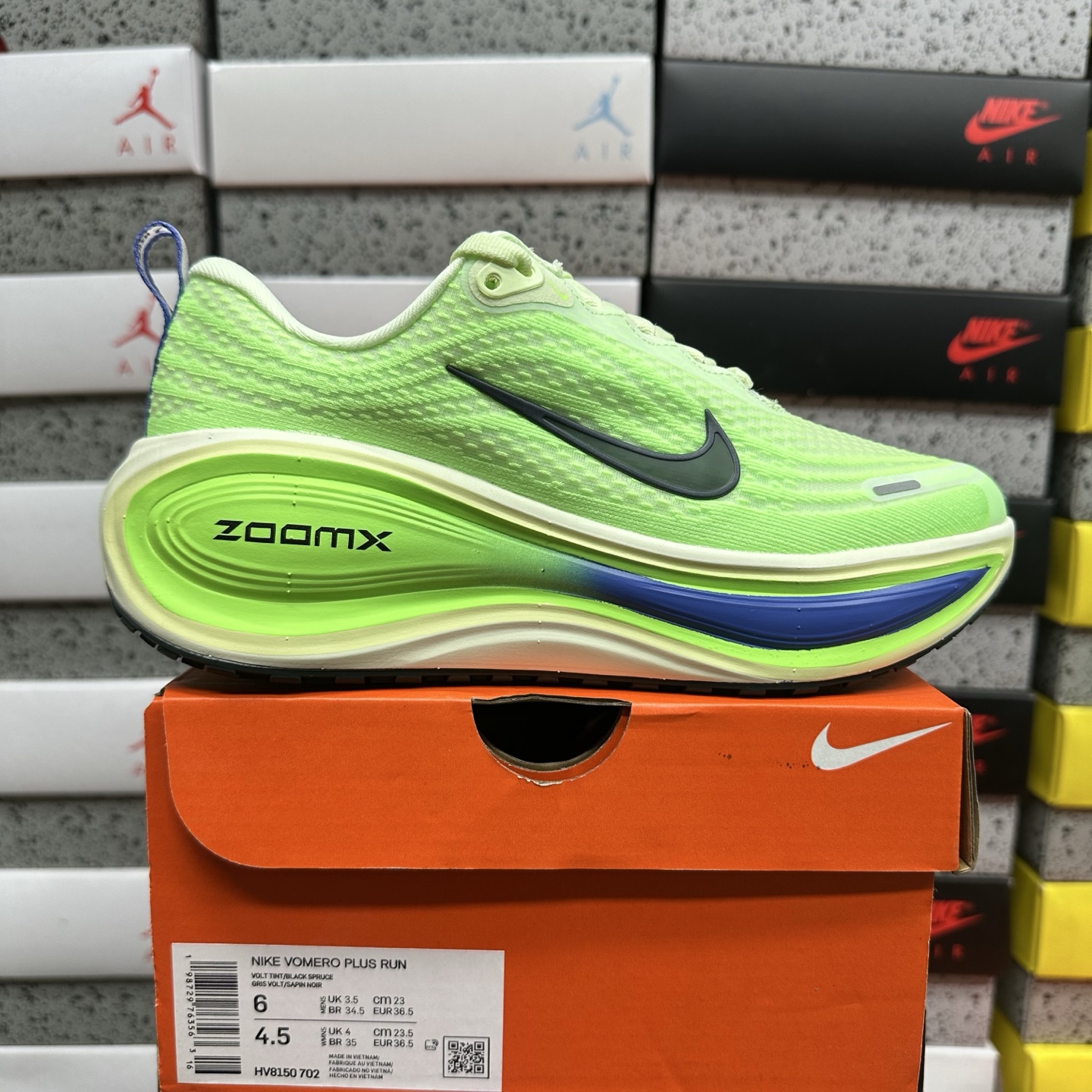 NIKE VOMERO PLUS RUN