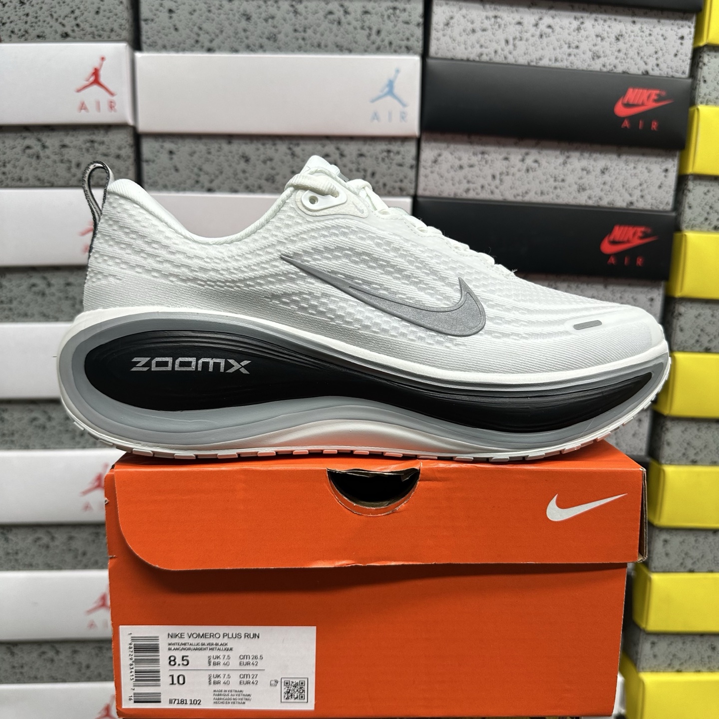NIKE VOMERO PLUS RUN