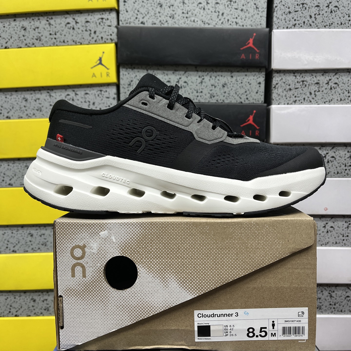 ON CLOUDRUNNER 3